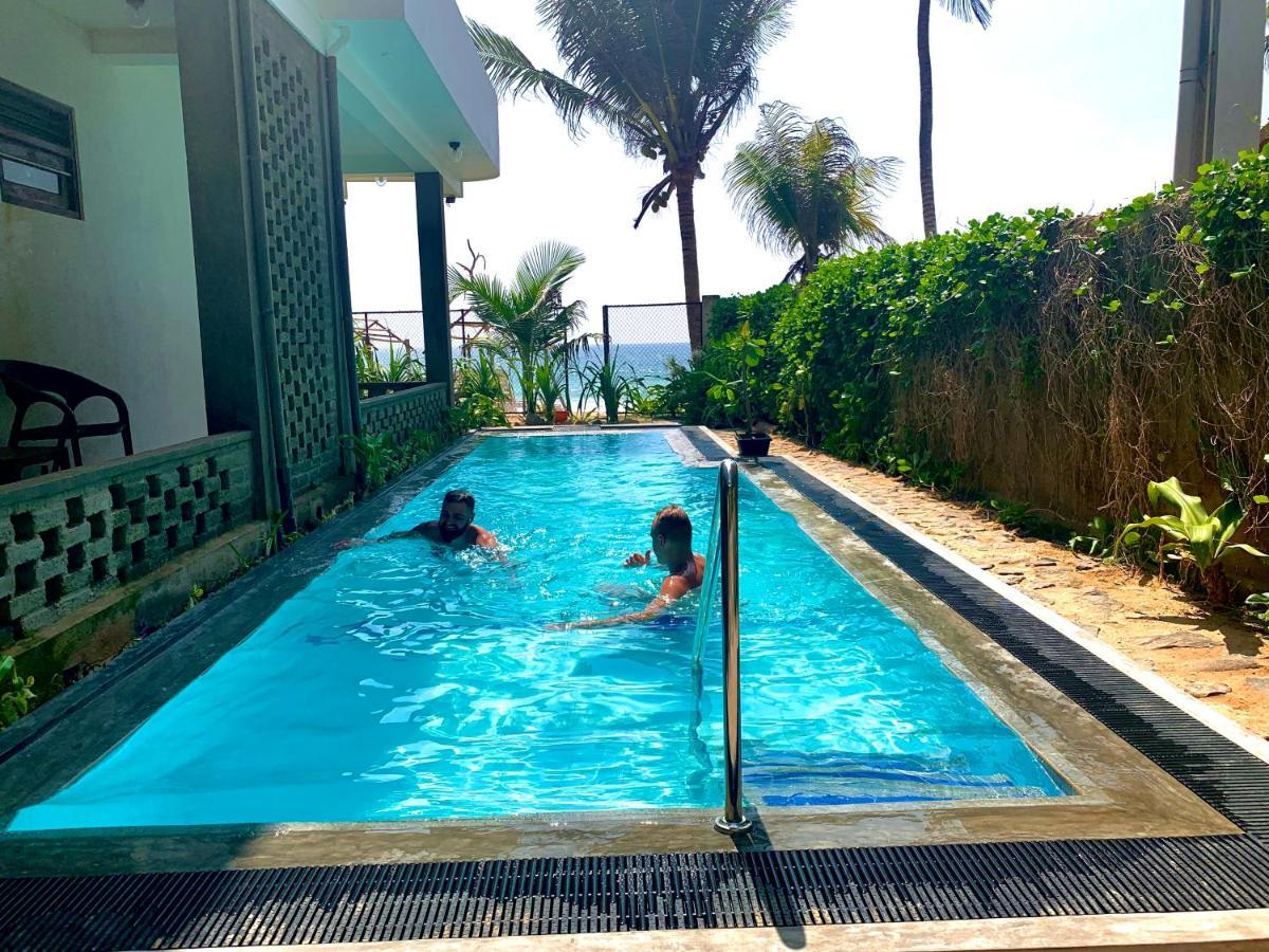 Mirage Beach House At Morava Court ฮิกคาดูวา ภายนอก รูปภาพ