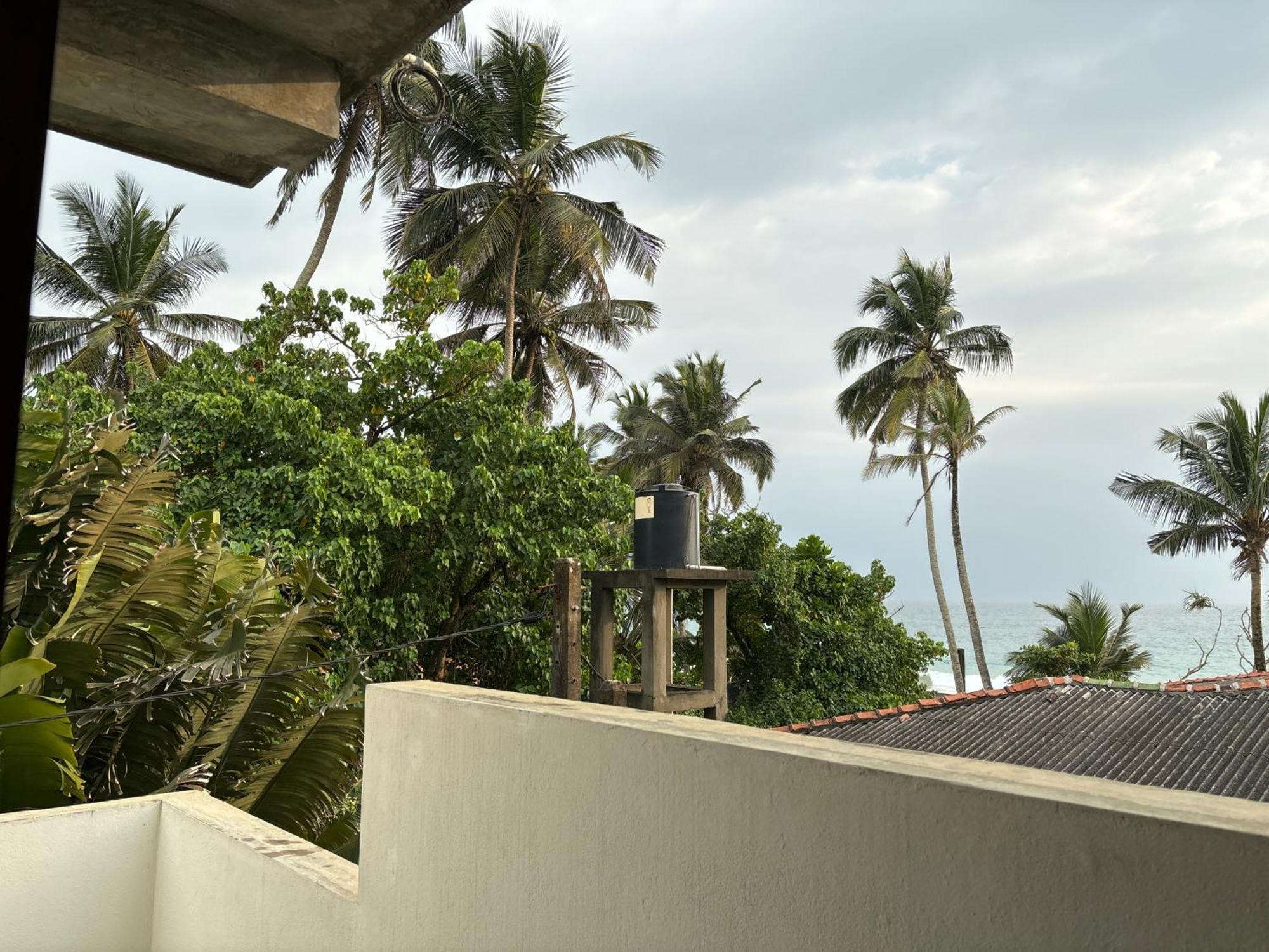 Mirage Beach House At Morava Court ฮิกคาดูวา ภายนอก รูปภาพ