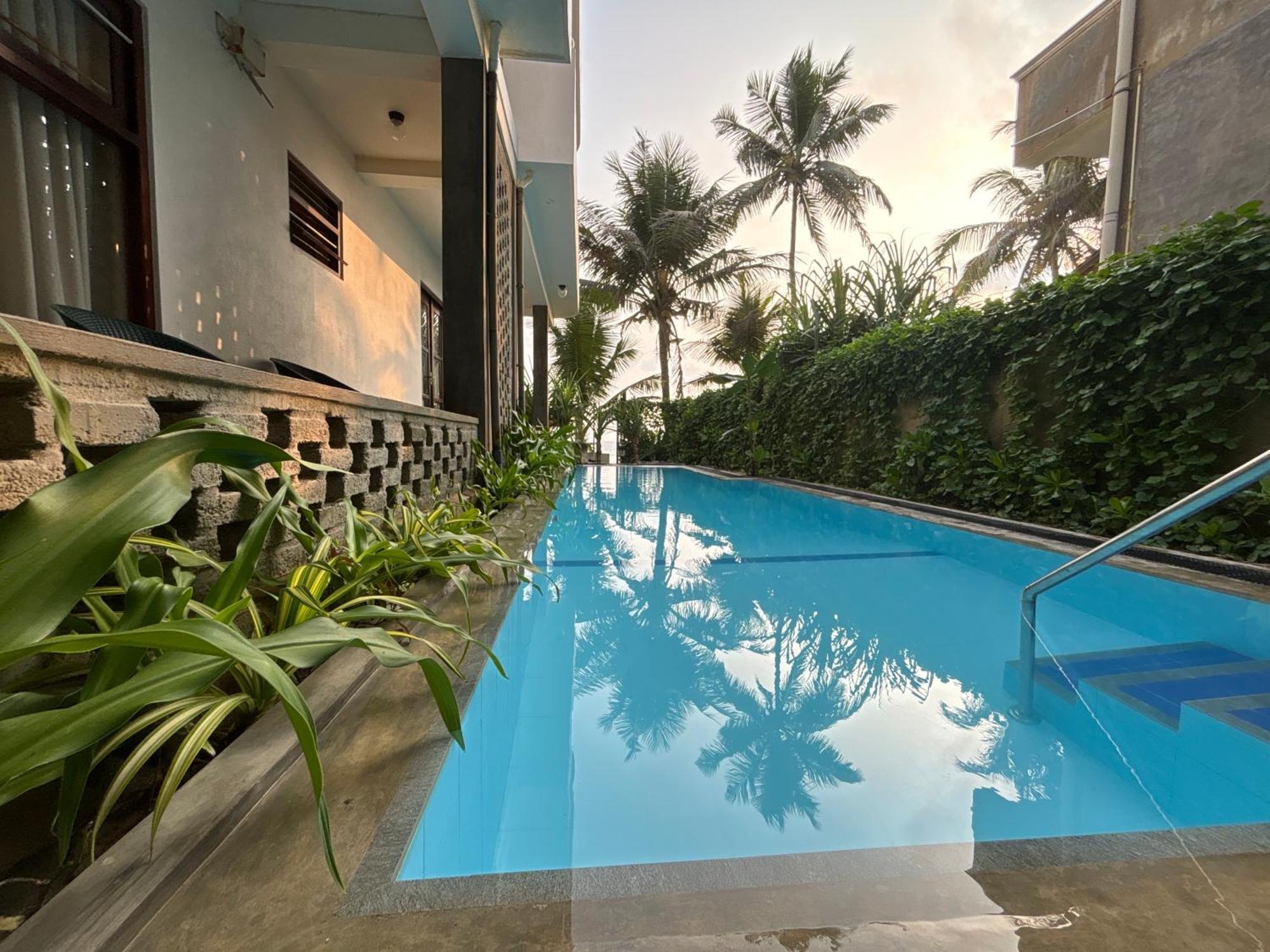 Mirage Beach House At Morava Court ฮิกคาดูวา ภายนอก รูปภาพ