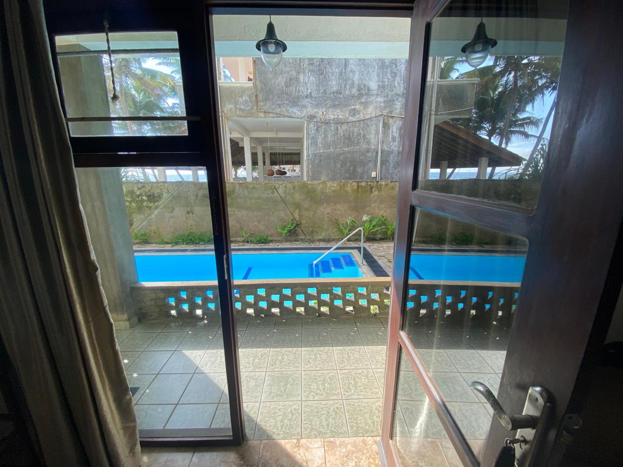 Mirage Beach House At Morava Court ฮิกคาดูวา ภายนอก รูปภาพ
