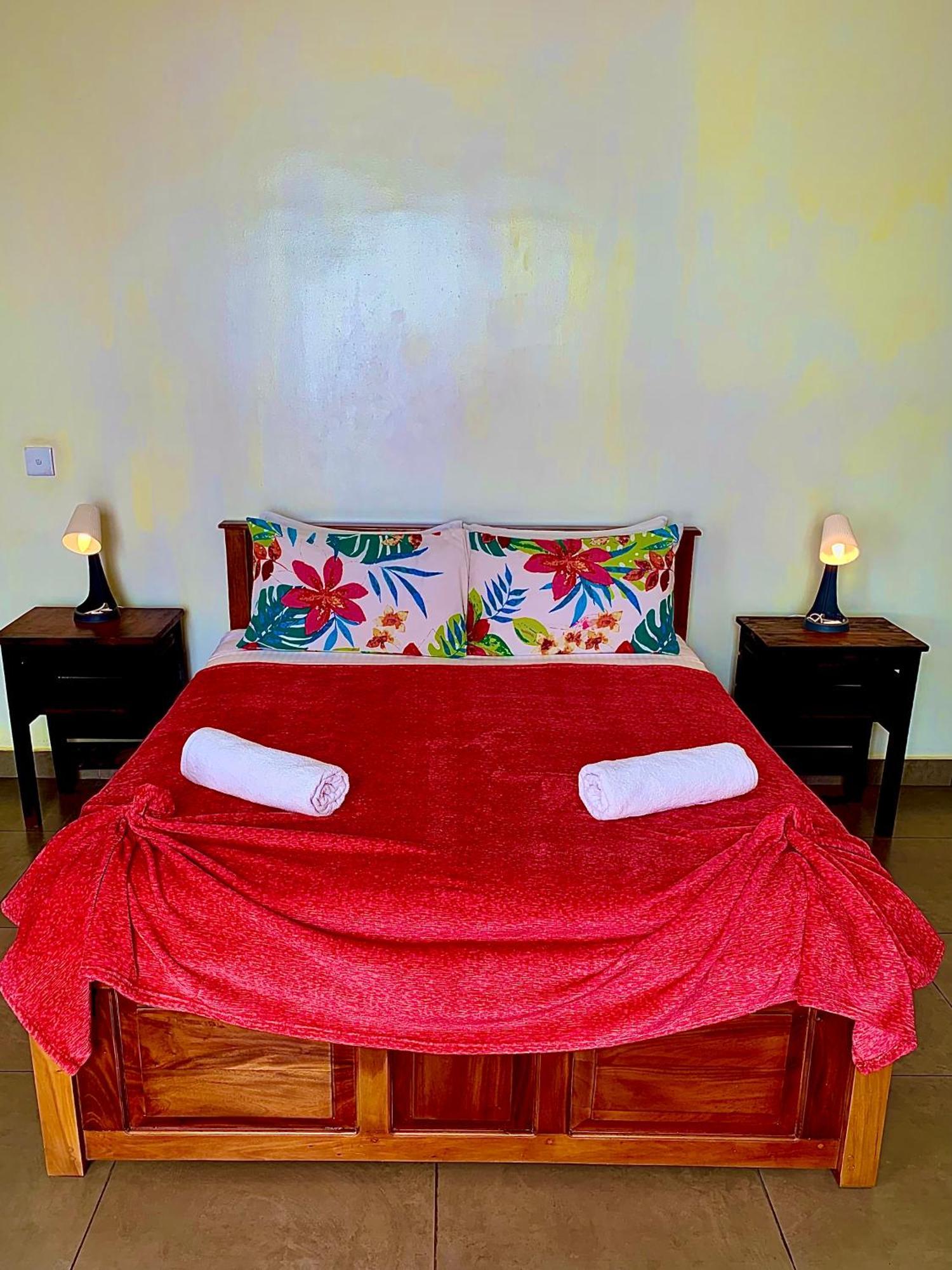 Mirage Beach House At Morava Court ฮิกคาดูวา ภายนอก รูปภาพ