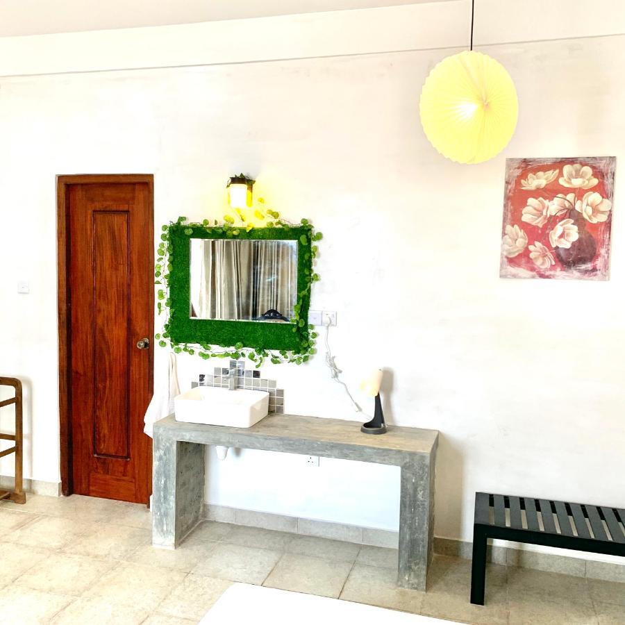 Mirage Beach House At Morava Court ฮิกคาดูวา ภายนอก รูปภาพ